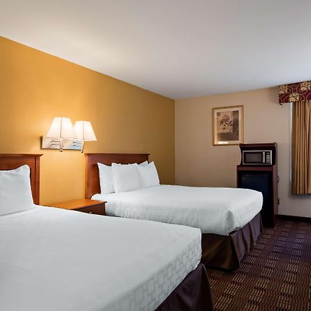 Surestay Hotel By Best Western East Brunswick Exterior foto