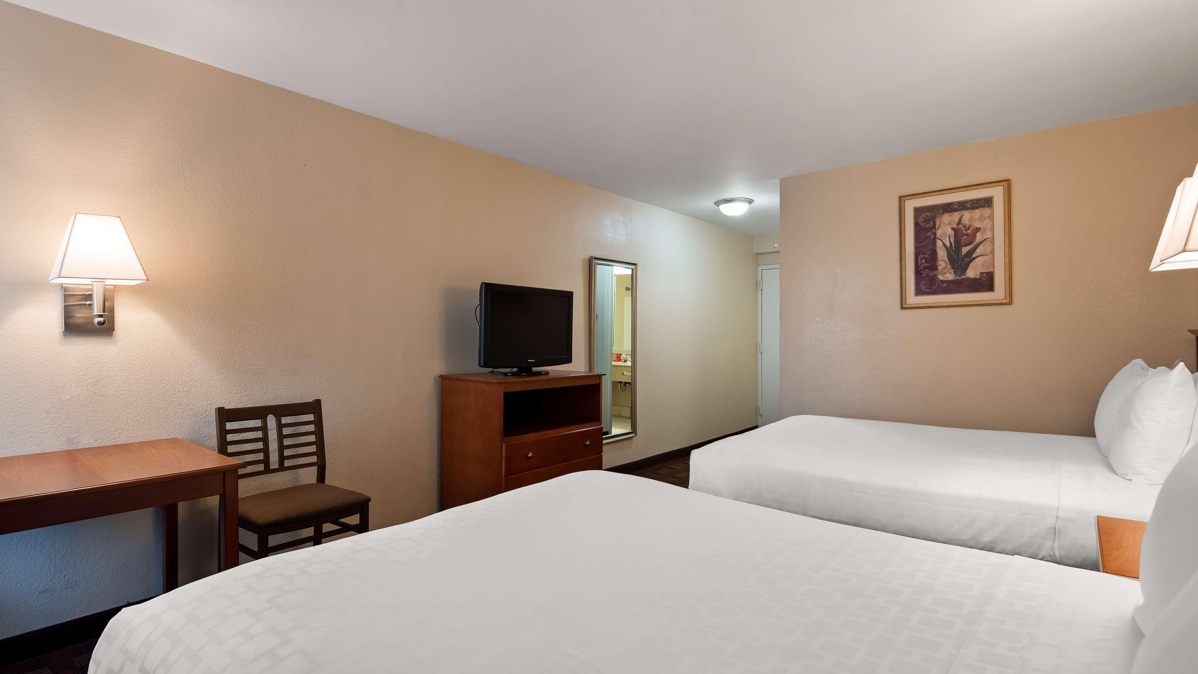 Surestay Hotel By Best Western East Brunswick Exterior foto