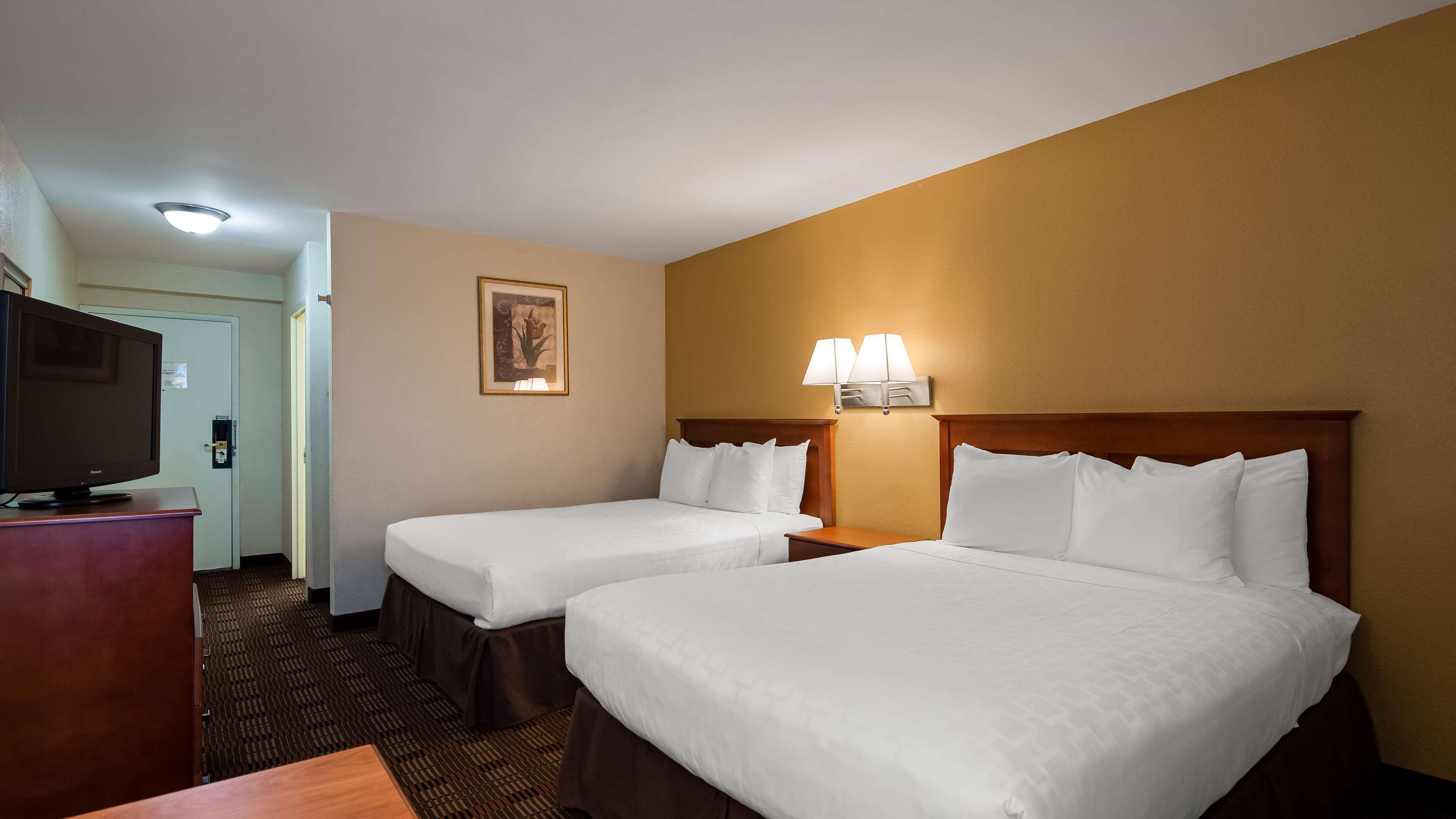 Surestay Hotel By Best Western East Brunswick Exterior foto