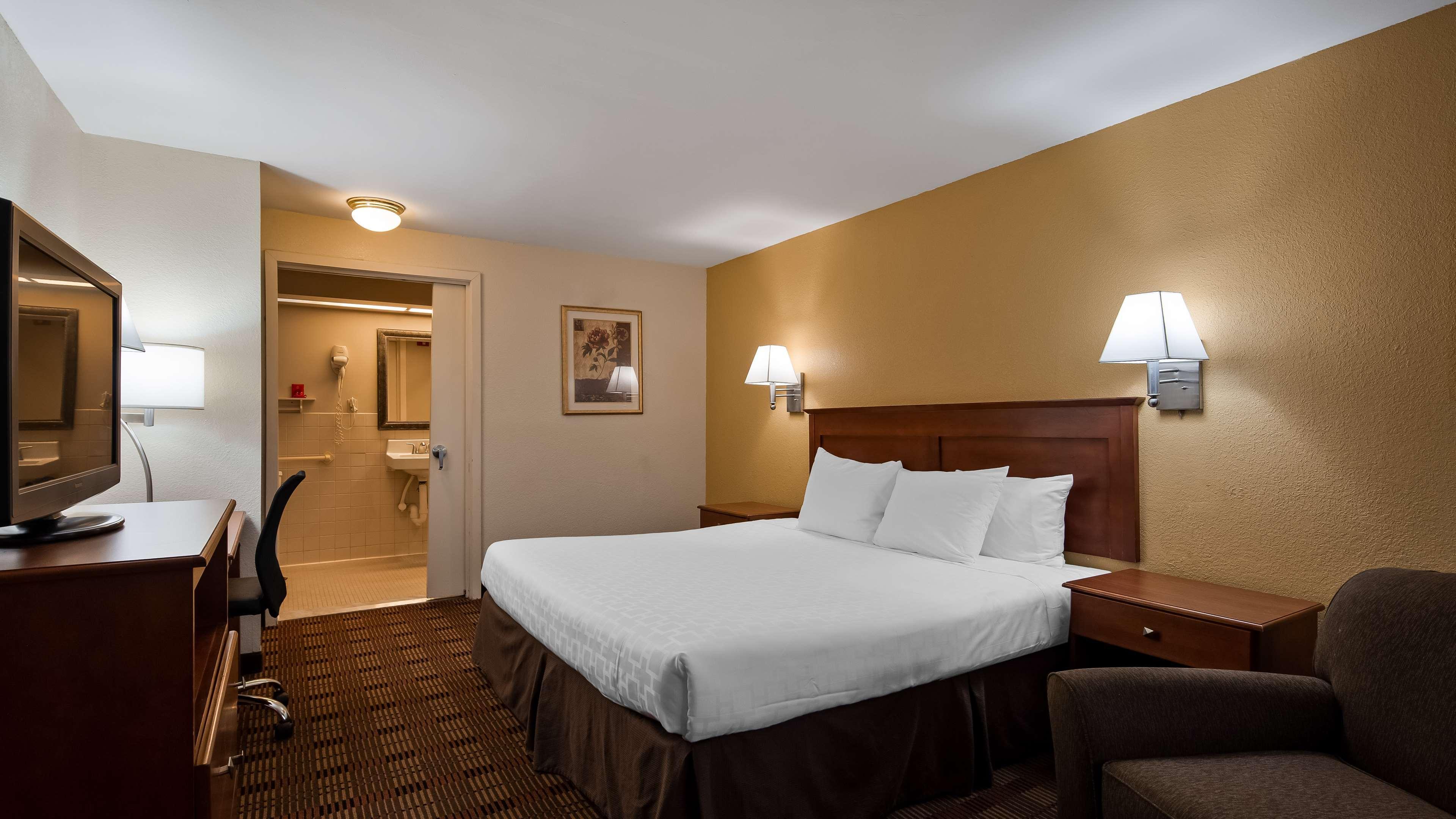 Surestay Hotel By Best Western East Brunswick Exterior foto
