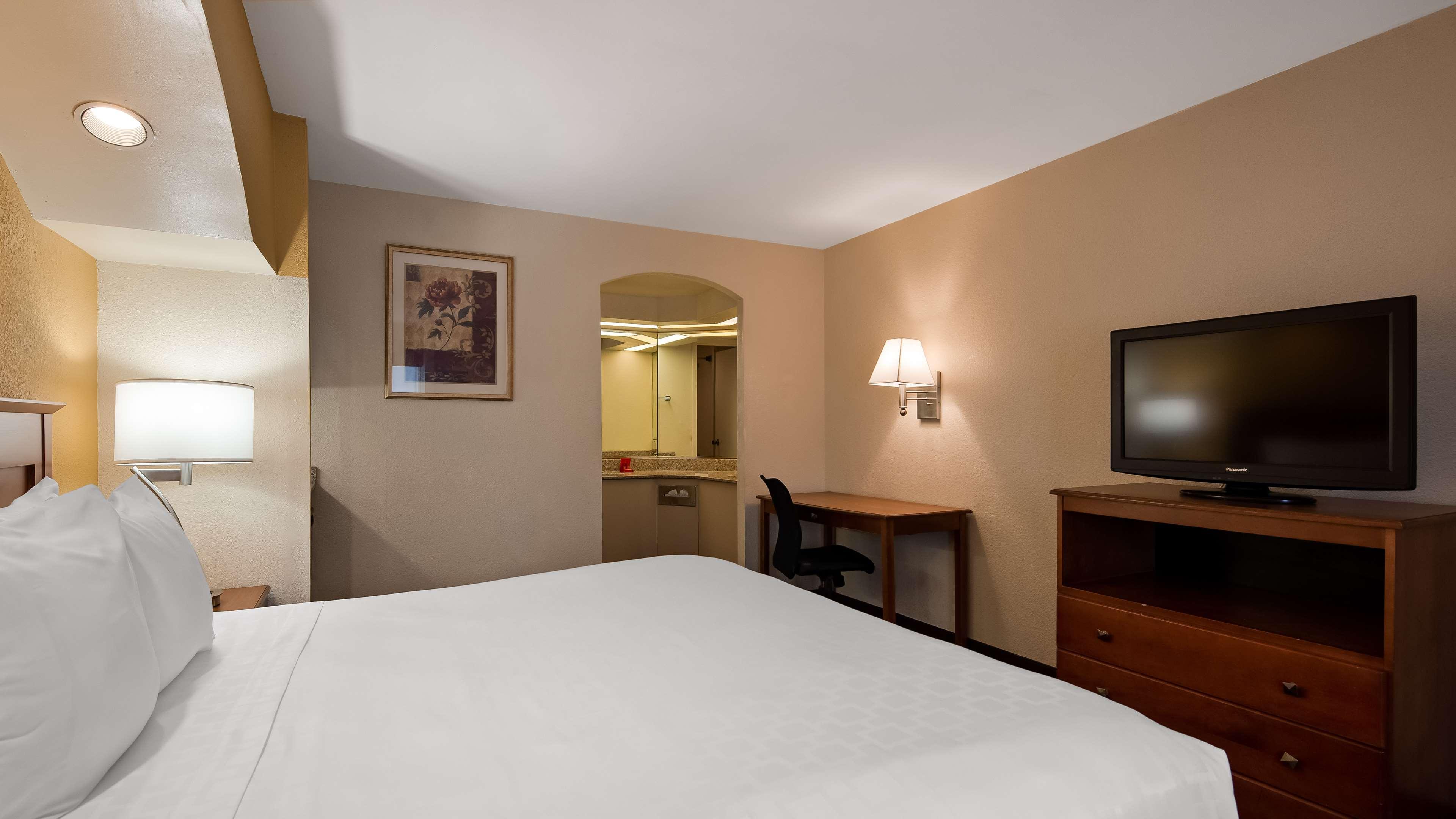 Surestay Hotel By Best Western East Brunswick Exterior foto