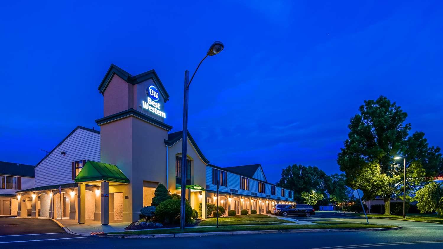 Surestay Hotel By Best Western East Brunswick Exterior foto