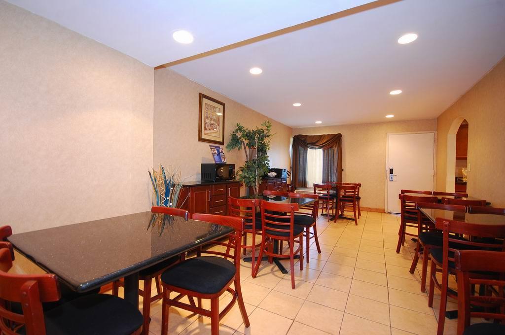 Surestay Hotel By Best Western East Brunswick Restaurante foto