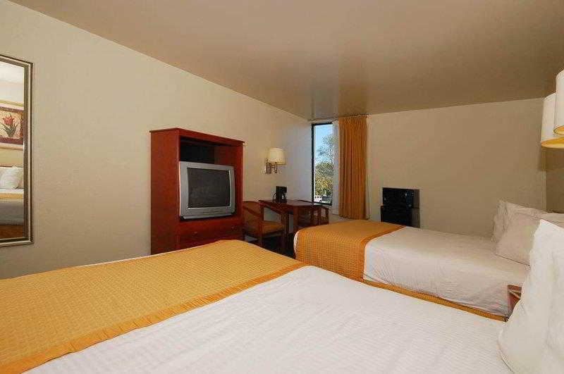 Surestay Hotel By Best Western East Brunswick Exterior foto